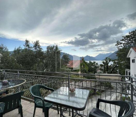 Alex Guesthouse Kotor Eksteriør billede